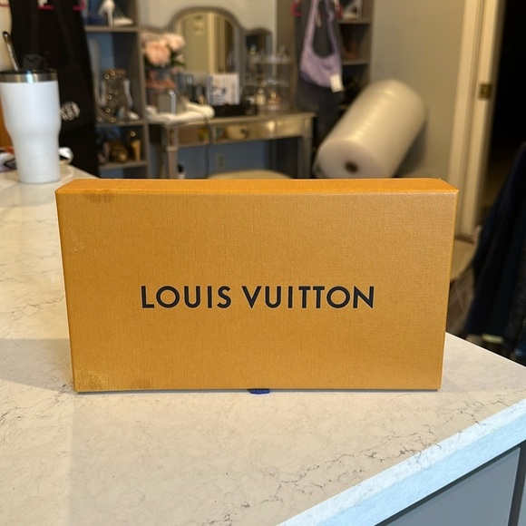Authentic Louis Vuitton small storage box - Picture 1 of 4